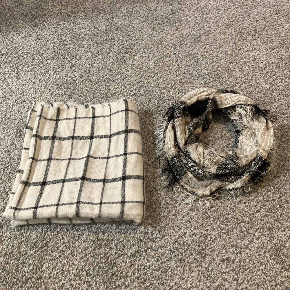Plaid and Fringed Scarves Set